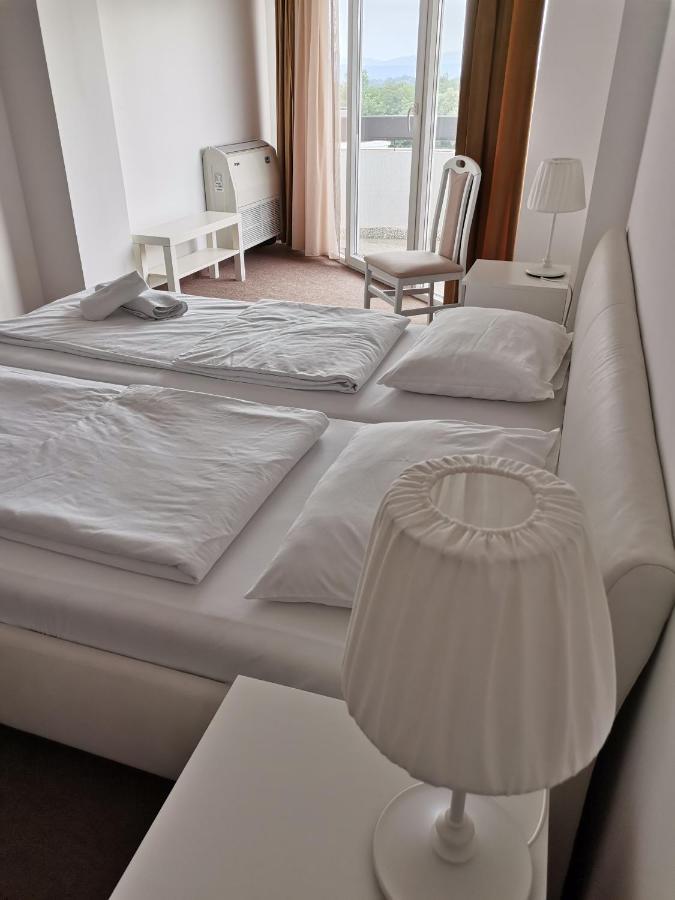 Plaza Otel Varvarin Dış mekan fotoğraf