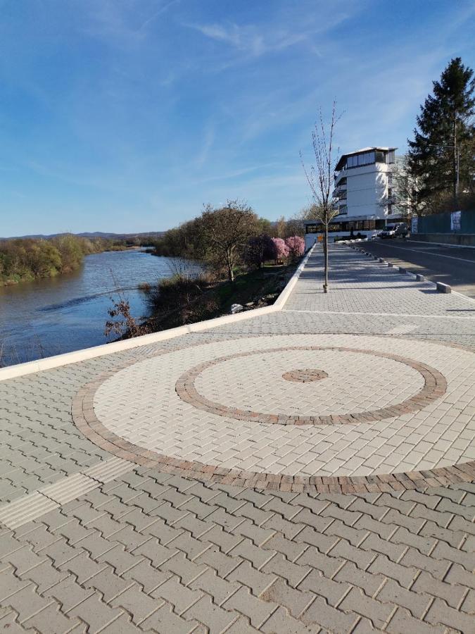 Plaza Otel Varvarin Dış mekan fotoğraf